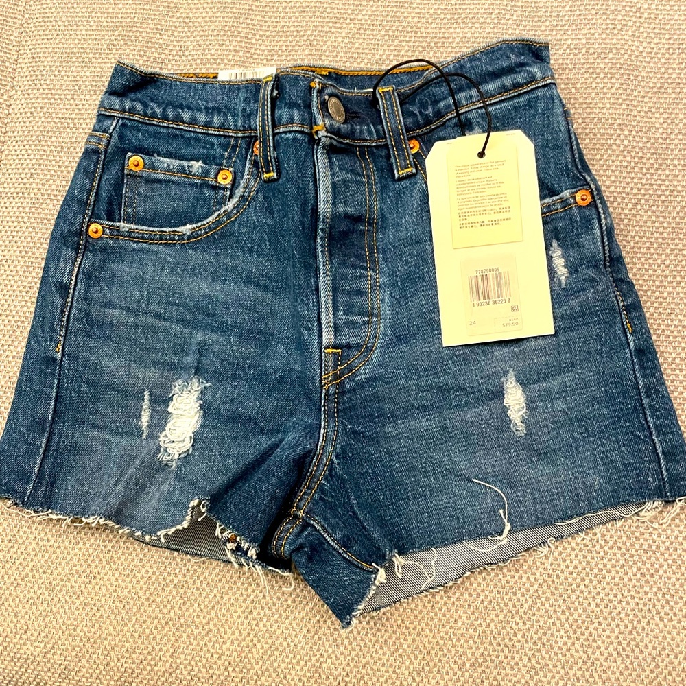 NWT Levi’s Ribcage Shorts - sz 24